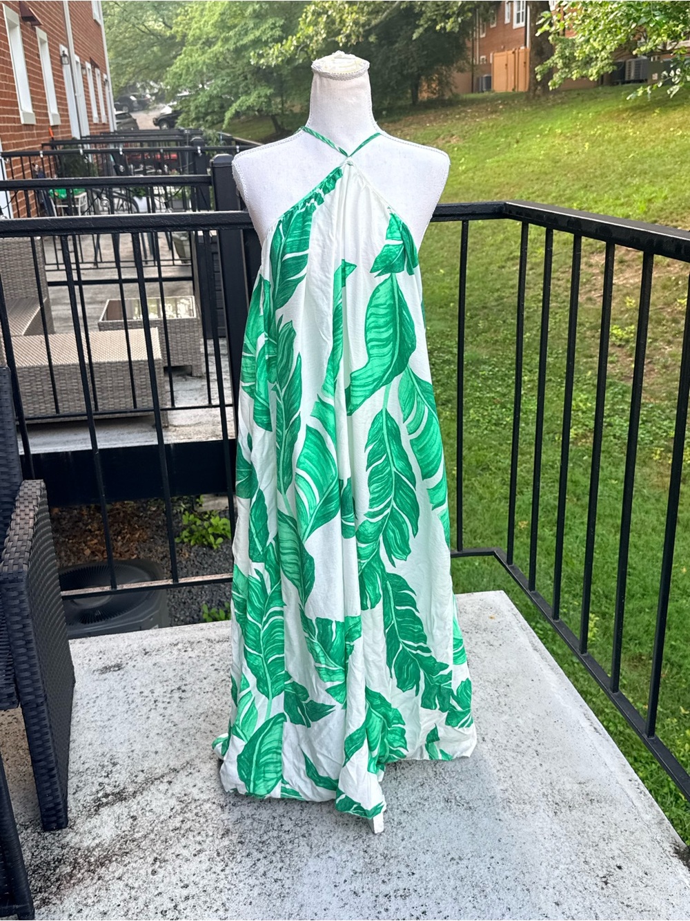 H& M Tropical Green Leaf Halter Maxi Dress/Cover Up Size Large
